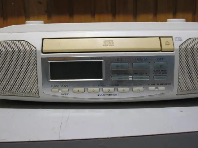 Corded Undercabinet Kitchen Alarm Clock, AM/FM Radio, CD Player - Photo 5
