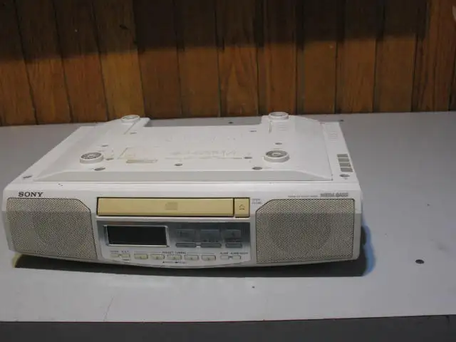 Corded Undercabinet Kitchen Alarm Clock, AM/FM Radio, CD Player - Photo 7