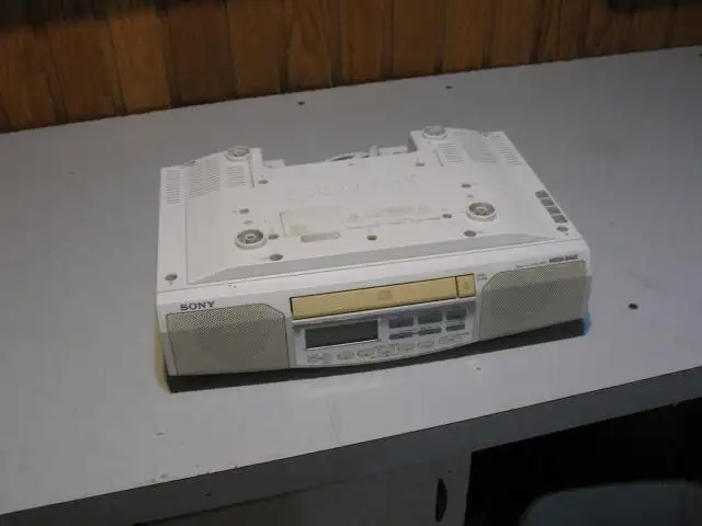 Corded Undercabinet Kitchen Alarm Clock, AM/FM Radio, CD Player - Photo 10