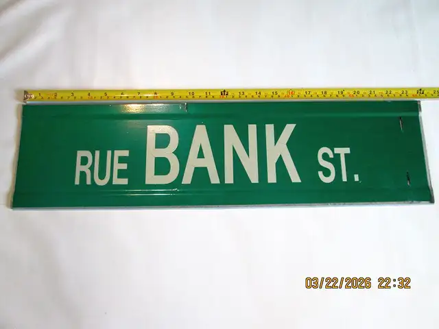 RETIRED  CITY  OF  OTTAWA  STREET  SIGN( BANK  STREET  )