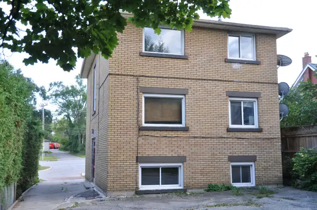 Bachelor Studio Apartment in Kitchener for May 1