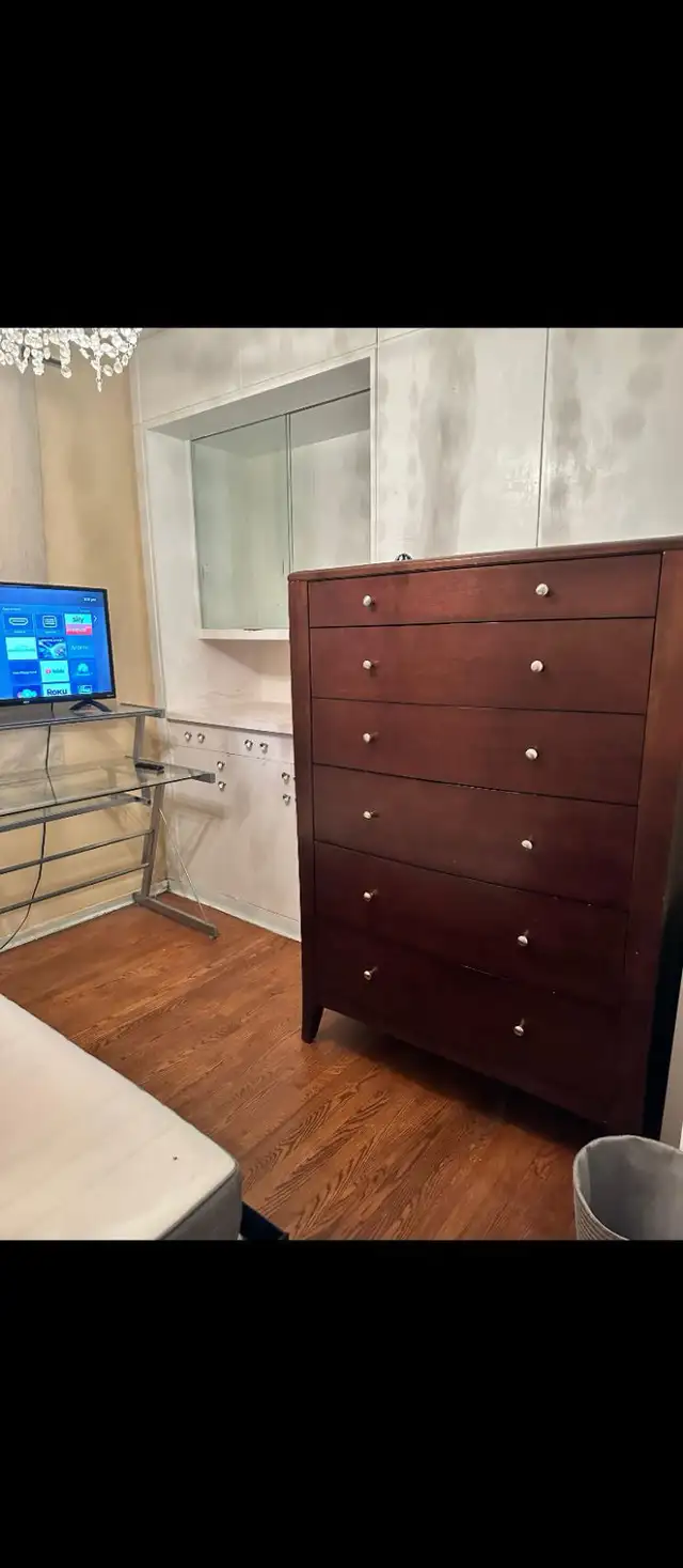 Room to rent! 5 min walk to U of M! male student! - Photo 5