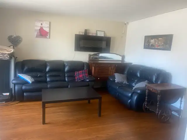 Room to rent! 5 min walk to U of M! male student! - Photo 8