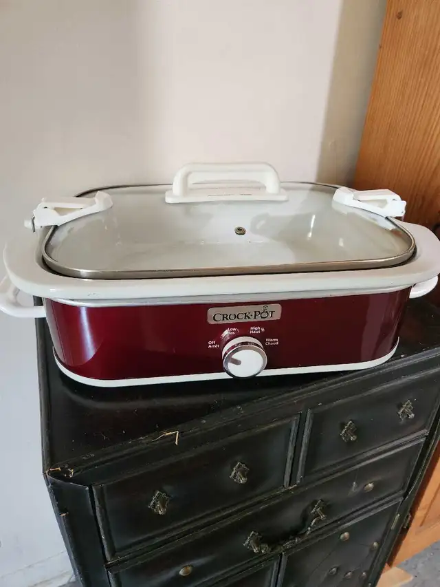 CROCKPOT XL WITH LOCKS