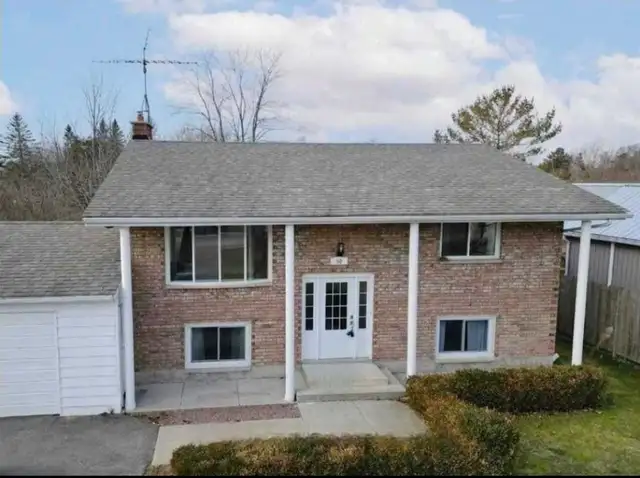 Raised Bungalow for Sale in Prince Edward County. - Photo 2