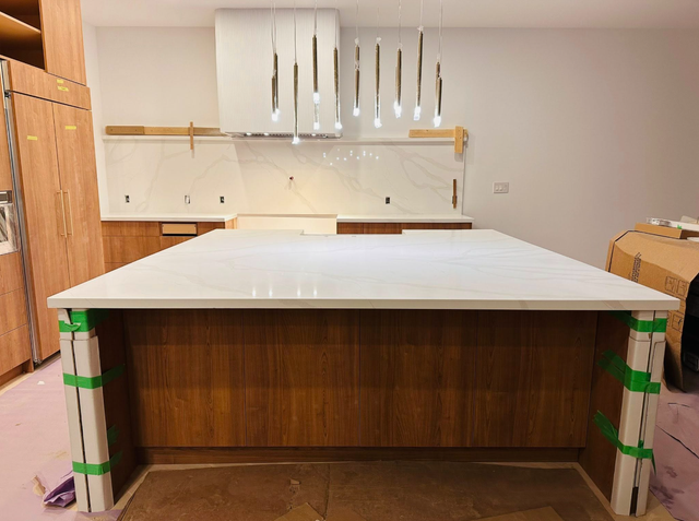 White Quartz Countertop Grey Veining - With Island - Photo 5