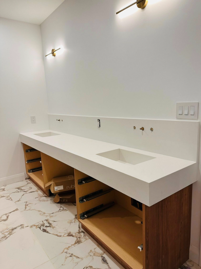 White Quartz Countertop Grey Veining - With Island - Photo 7