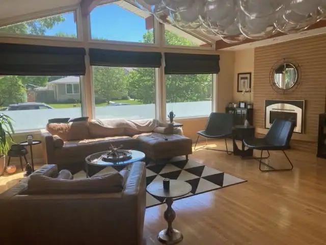 River Heights Bungalow for Rent - Photo 3