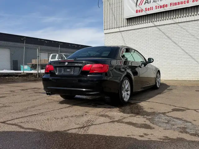 2012 BMW 3 Series| Convertible | Straight 6 | Low Mileage| - Photo 6