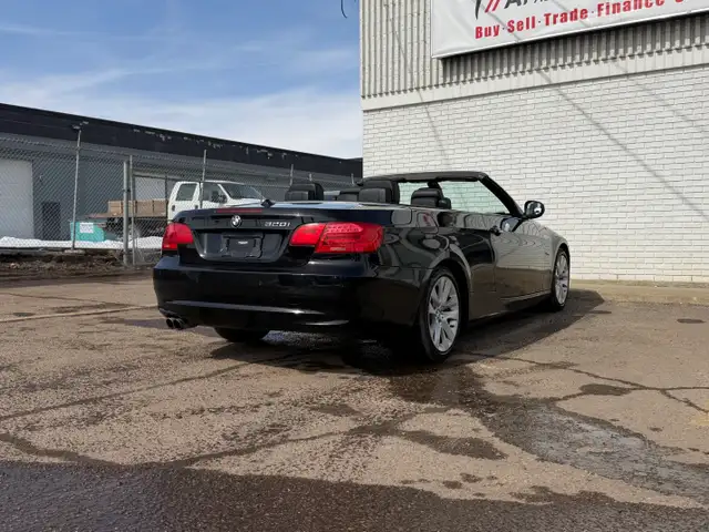2012 BMW 3 Series| Convertible | Straight 6 | Low Mileage| - Photo 11