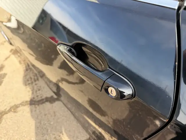 2012 BMW 3 Series| Convertible | Straight 6 | Low Mileage| - Photo 13