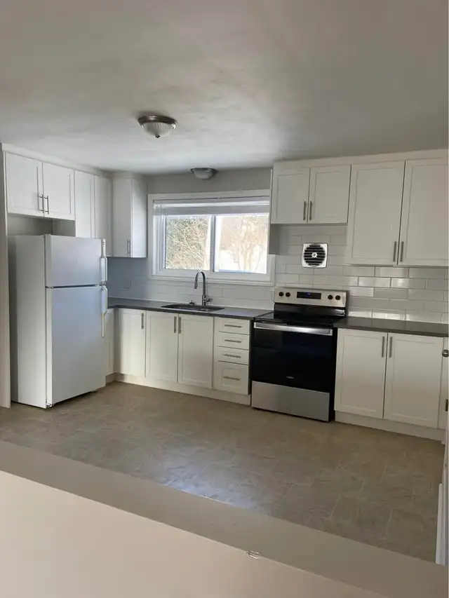 Bright Spacious 2 Bedroom Apartment - Photo 2