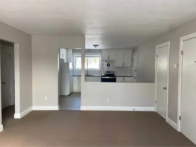 Bright Spacious 2 Bedroom Apartment - Photo 3