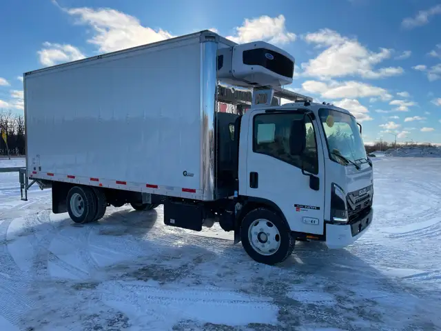 2025 Isuzu NRR REEFER / HEATED / LIFT GATE  NEW - Photo 2