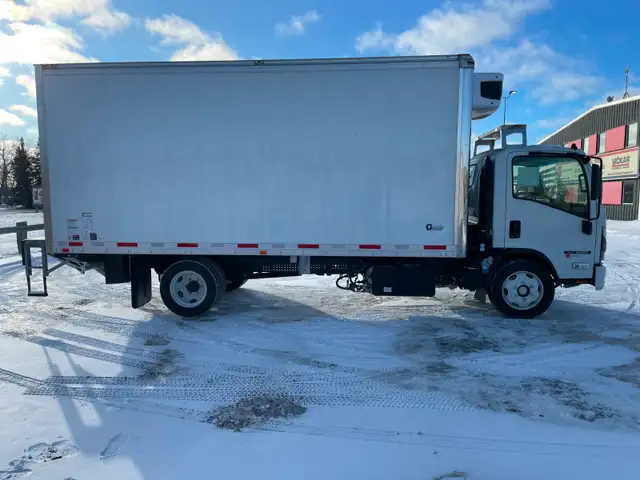 2025 Isuzu NRR REEFER / HEATED / LIFT GATE  NEW - Photo 3