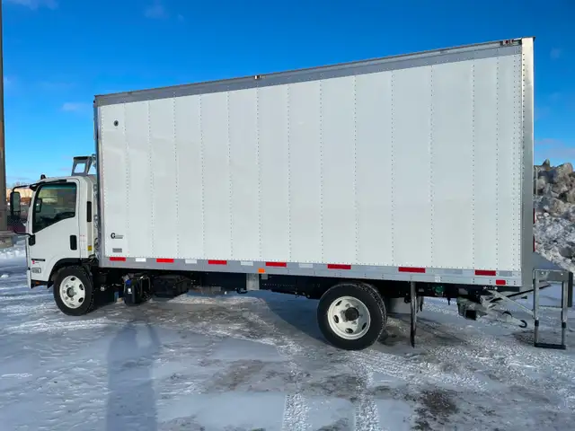 2025 Isuzu NRR REEFER / HEATED / LIFT GATE  NEW - Photo 5