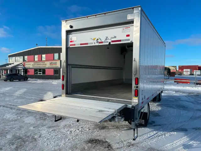 2025 Isuzu NRR REEFER / HEATED / LIFT GATE  NEW - Photo 10