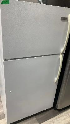 Fridge - 28 Frigidaire Top Freezer - White - Used