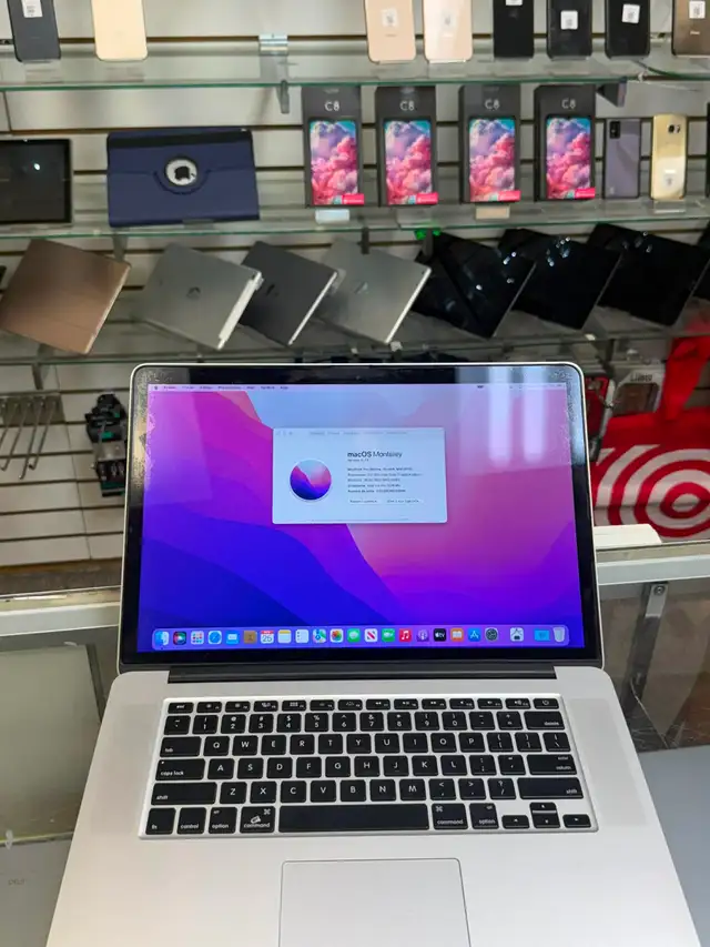 Apple Macbook Pro 15 inch Touchbar i7 16 GB 500gb