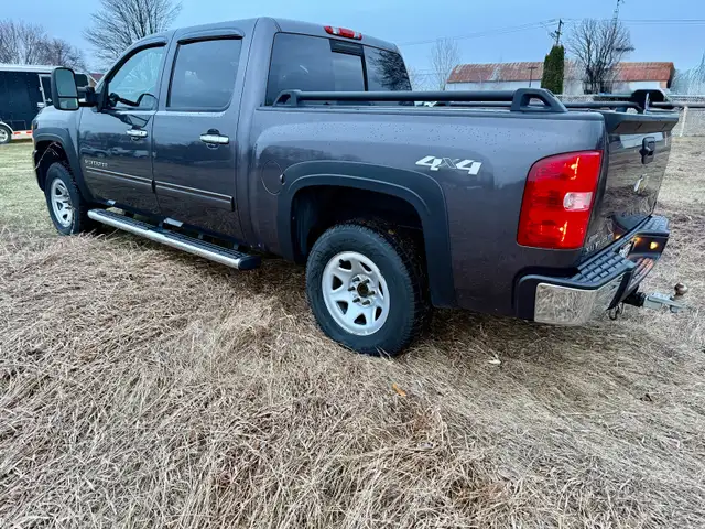 Chevrolet Silverado 2011 4x4 - Photo 2