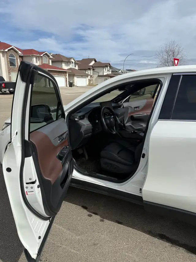 $41,000 - 2022 Toyota Venza Limited Hybrid AWD | Fully Loaded | - Photo 6