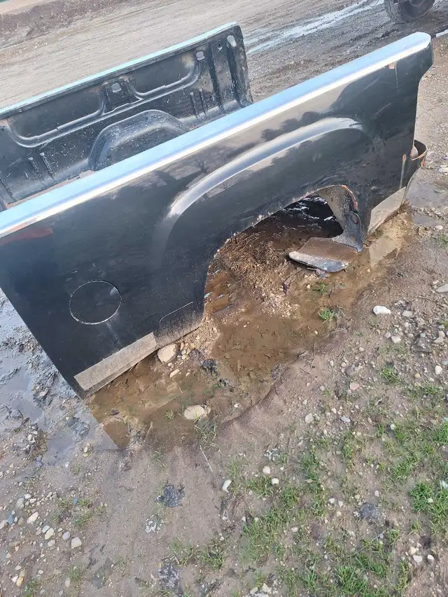 07-13 gmc 6.5 foot truck box - Photo 2