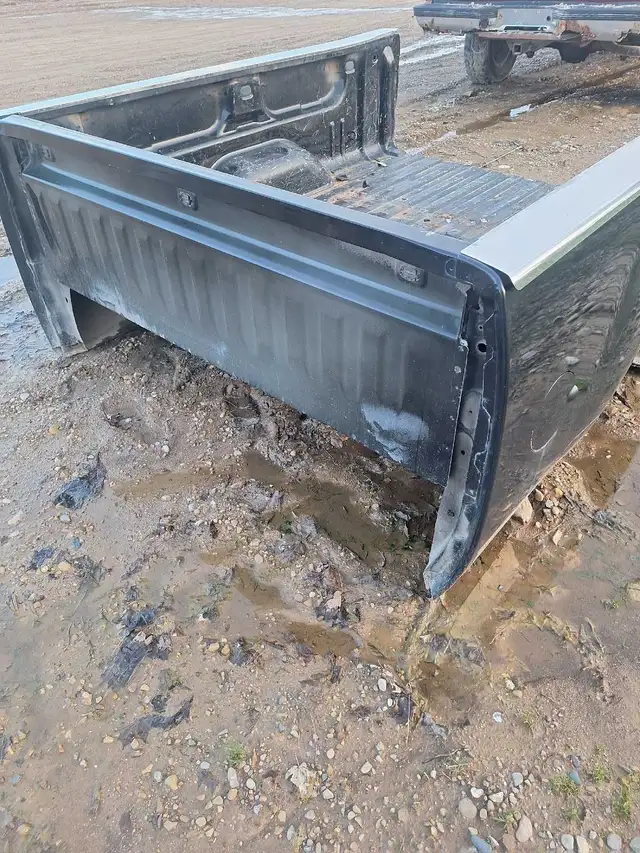 07-13 gmc 6.5 foot truck box - Photo 5