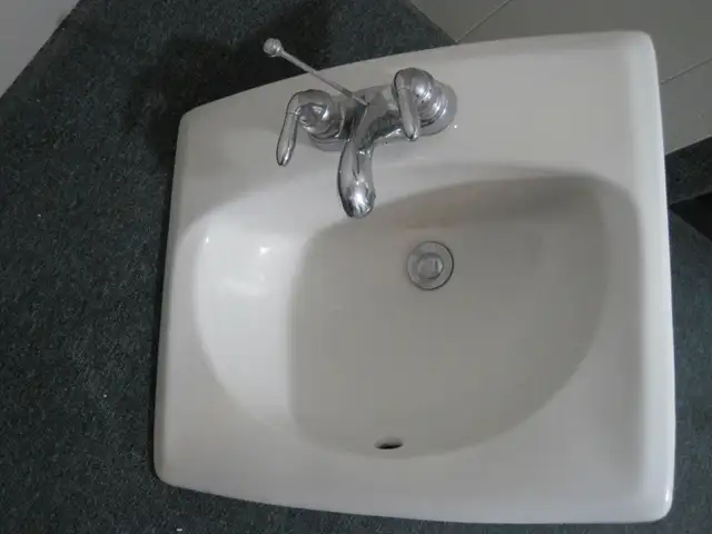 Bathroom sink & tap set - Photo 2