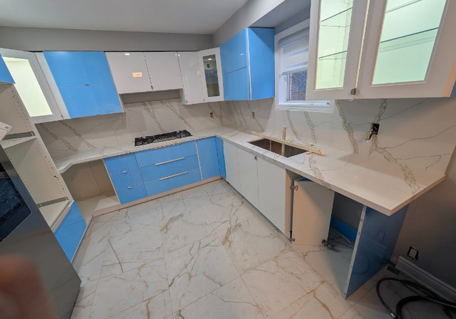 White Quartz Countertop With Kitchen Island - Photo 2