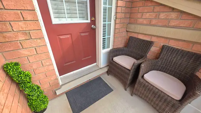 3BR Townhome - Ready to Move In & Travel? - Photo 2