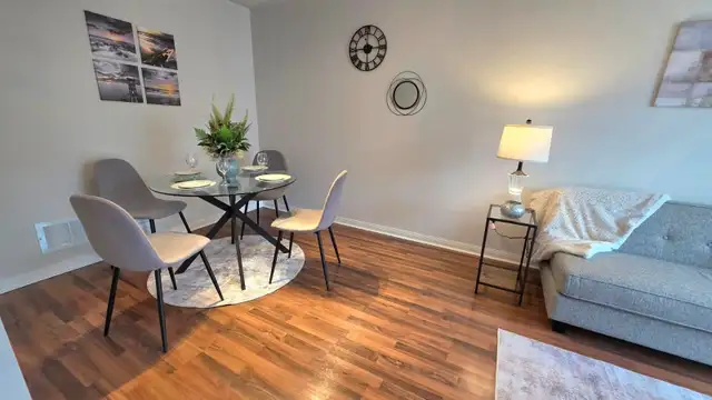 3BR Townhome - Ready to Move In & Travel? - Photo 4