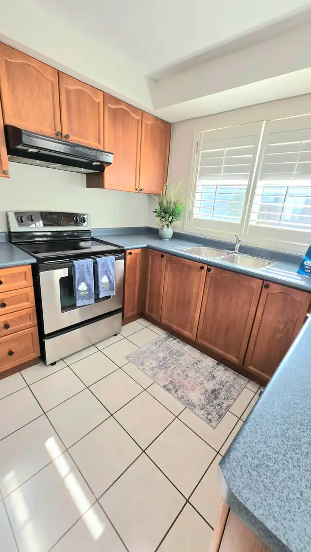 3BR Townhome - Ready to Move In & Travel? - Photo 5