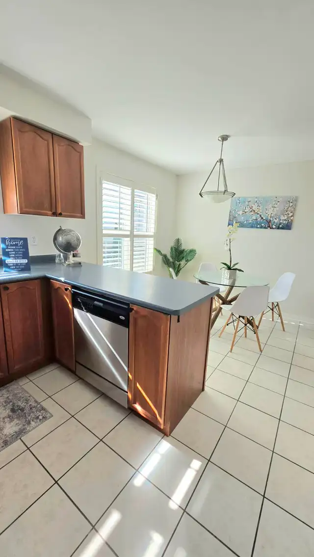 3BR Townhome - Ready to Move In & Travel? - Photo 6