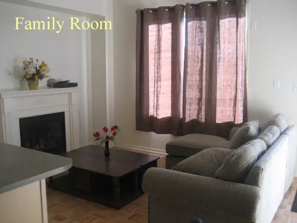 ✔ Student Bedroom For Rent - York University Village - Photo 4
