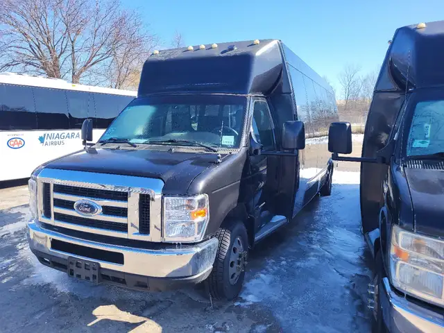 Propane or Gas SAVE $$. 2013 Executive Bus 24 PAX - Photo 3