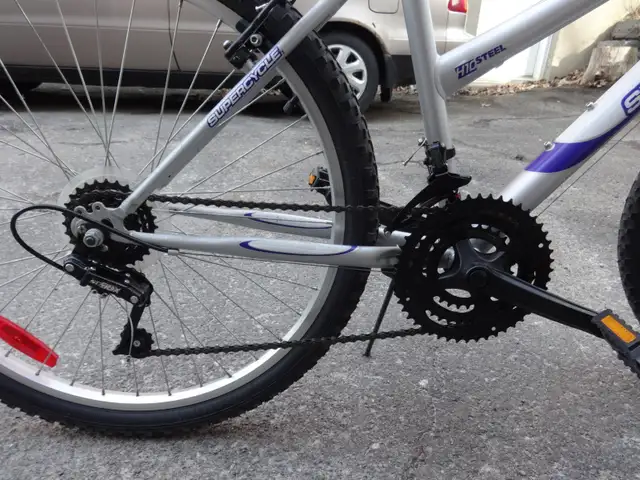 VÉLO SUPERCYCLE, ROUES ALUMINIUM DE 26 POUCES. TRÈS BON ÉTAT. - Photo 3