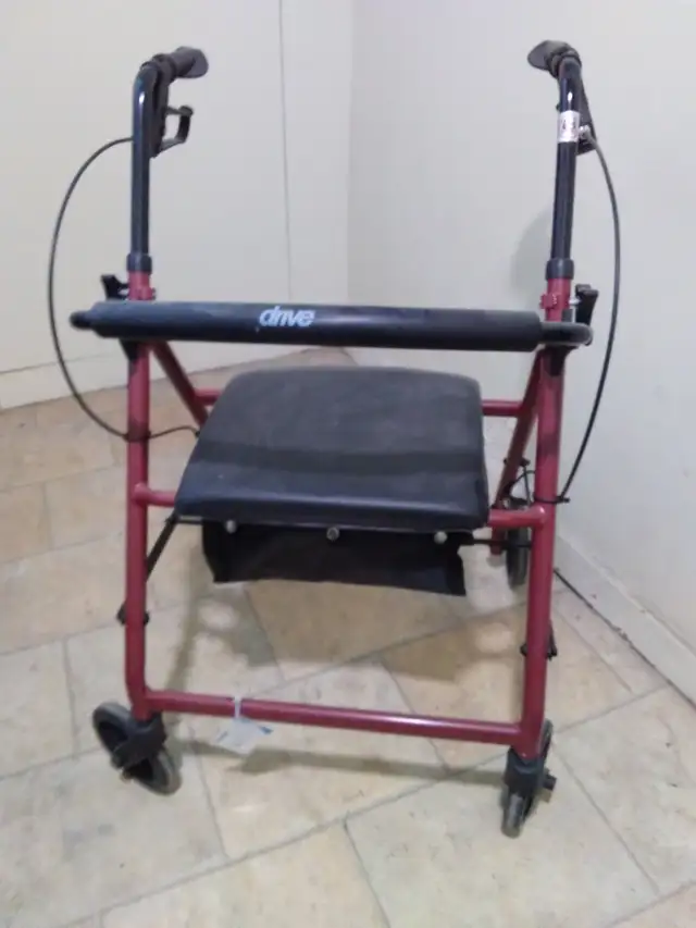 New four wheeled walker with brakes and seat with storage - Photo 2