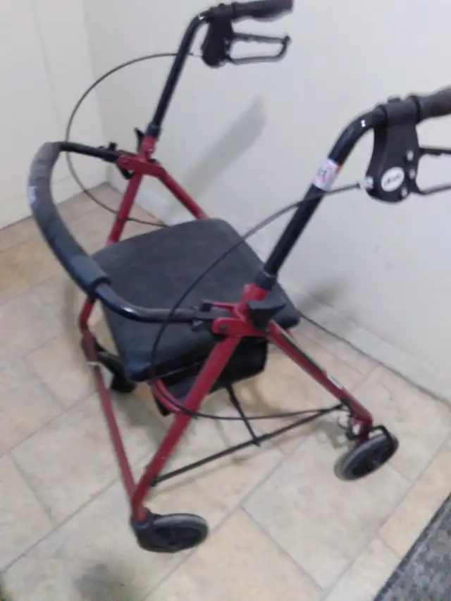 New four wheeled walker with brakes and seat with storage - Photo 3