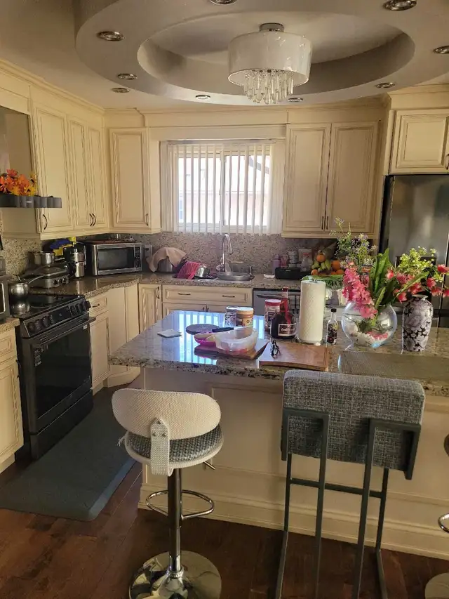 extra large furnished bedroom available in Scarbrough