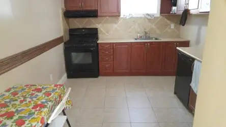 Spacious Bright Room - Near Sheppard W. Subway in North York. - Photo 6