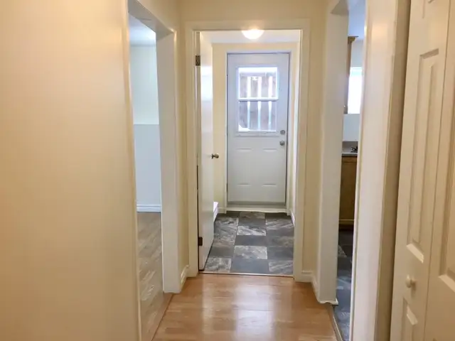 One Bedroom Basement Apartment - Photo 5