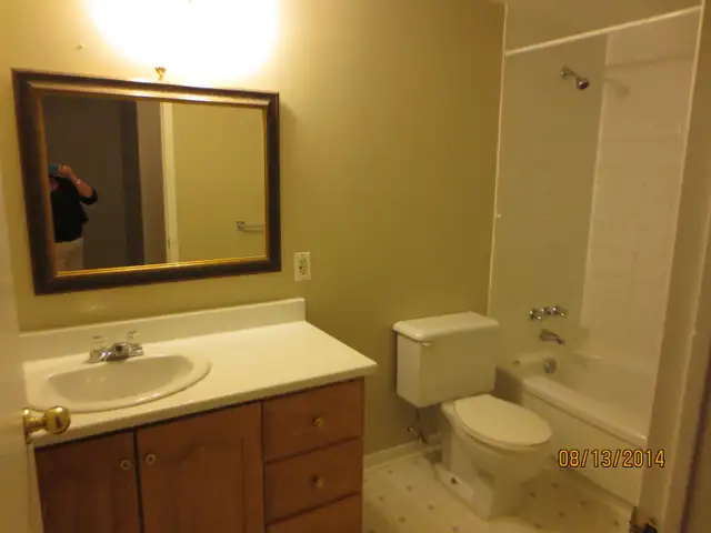 One Bedroom Basement Apartment - Photo 8