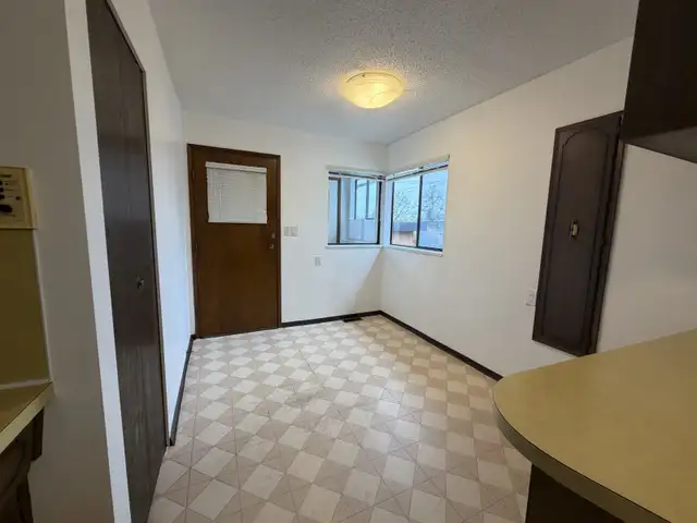 Spacious 4-Bedroom Home in Prime Oakridge (One Month Free Rent) - Photo 10