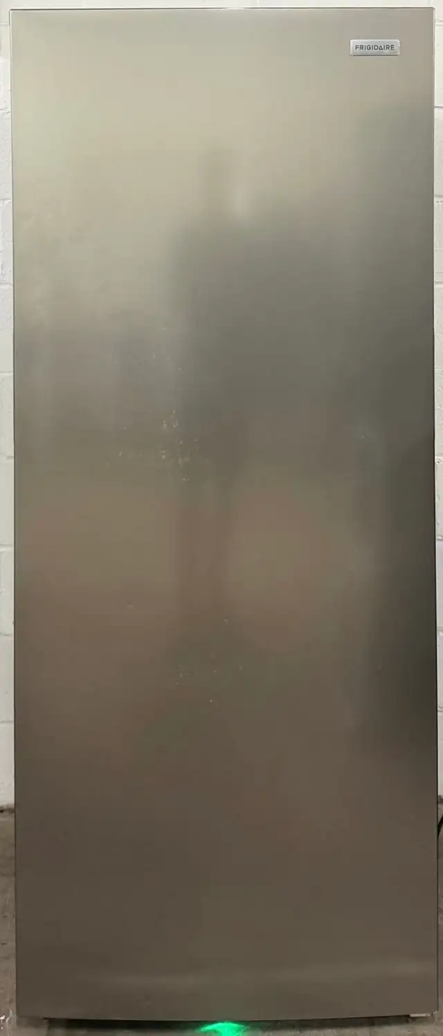 - Upright Freezer "FRIGIDAIRE" H68/W28/D30