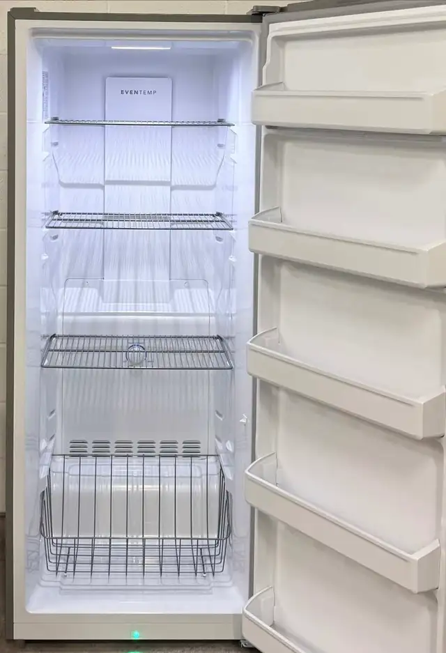 - Upright Freezer "FRIGIDAIRE" H68/W28/D30 - Photo 2