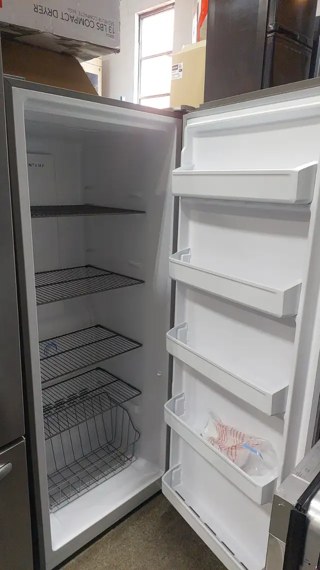 Upright Freezer Frigidaire FFFU16F2VV Stainless Steel - Photo 2