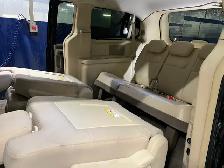 2010 Chrysler town & country - Photo 8