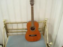 ACOUSTIC GUITAR - EXCELLENT CONDITION