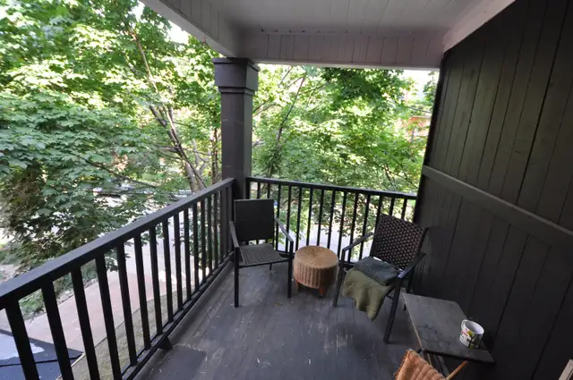 Very large 2-bedroom in Centretown: May 1 or June 1 - Photo 4