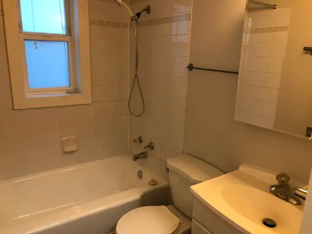 Marda Loop 2 Bedroom Apartment, upper floor $1575 - Photo 7
